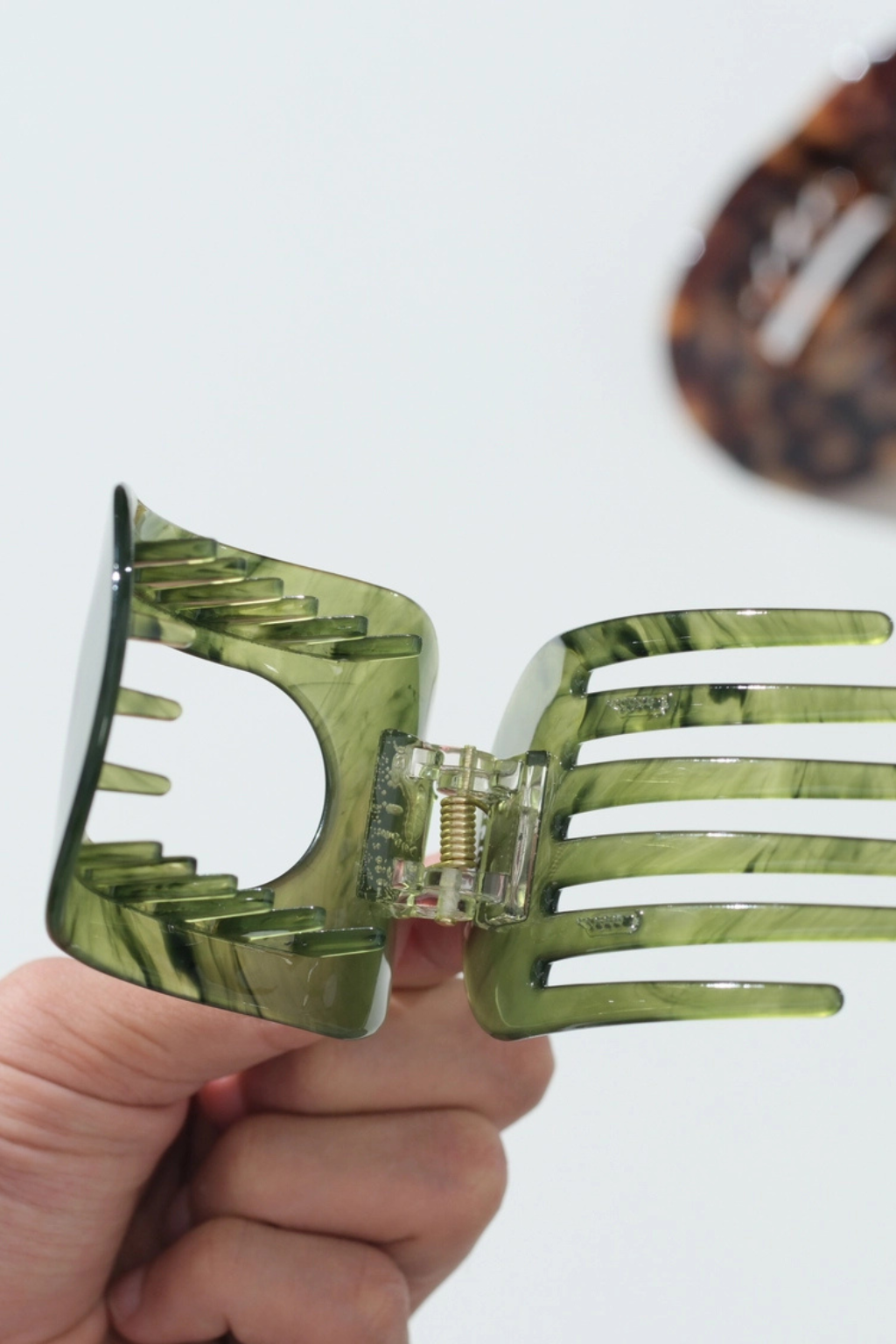 Oval Flat Lay Claw Clip
